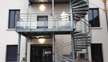 C.Martinez-ESM.France Sarl - Entrée Principale À Droite Puis 300 Mètres Au Fond Du Site