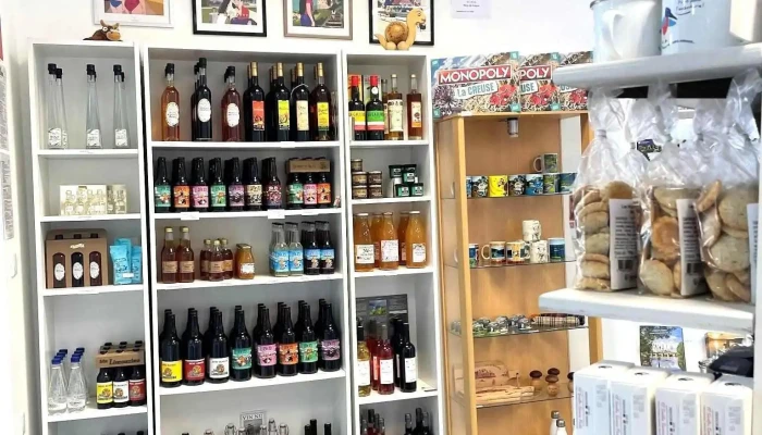 Boutique d'artisanat et produits régionaux à l'Office de Tourisme d'Auphelle - 287 Rte Du Barrage